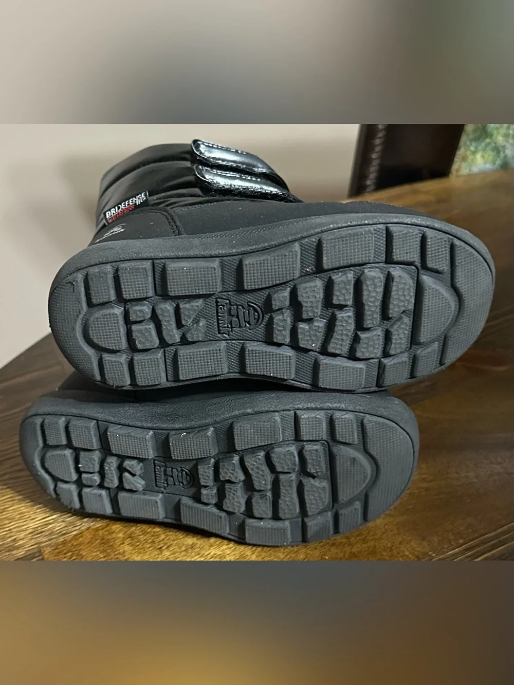 Kamik Kids Black Waterproof Hook-and-Loop Winter Boots. Like new.